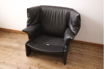 中古　超美品　Cassinaixc.(カッシーナイクスシー)　PORTOVENERE(ポルトヴェーネル)　天然革　くつろぎのひと時に活躍する1人掛けソファ(1P、シングル)(定価約67万円)(R-053142)