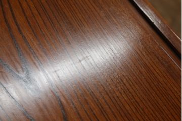 中古　美品　総ケヤキ材　玉杢　漆塗り　品のある佇まいが美しい指物飾り棚(茶棚、収納棚)(定価約140万円)(R-053144)