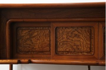 中古　美品　総ケヤキ材　玉杢　漆塗り　品のある佇まいが美しい指物飾り棚(茶棚、収納棚)(定価約140万円)(R-053144)