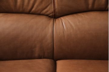中古　美品　イタリア高級ソファ　Formitalia(フォルミタリア)製　味わいのある本革と凝ったデザインが魅力的な3人掛けレザーソファ(定価約120万円)(三人掛けソファ、3P)(R-053154)(検索ワード:グッチ、GUCCI)