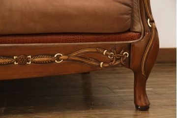 中古　美品　イタリア高級ソファ　Formitalia(フォルミタリア)製　味わいのある本革と凝ったデザインが魅力的な3人掛けレザーソファ(定価約120万円)(三人掛けソファ、3P)(R-053154)(検索ワード:グッチ、GUCCI)