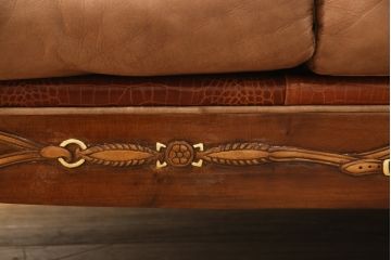 中古　美品　イタリア高級ソファ　Formitalia(フォルミタリア)製　味わいのある本革と凝ったデザインが魅力的な3人掛けレザーソファ(定価約120万円)(三人掛けソファ、3P)(R-053154)(検索ワード:グッチ、GUCCI)