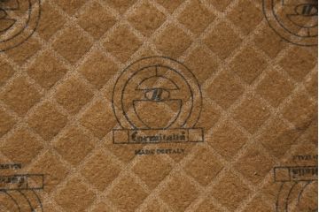 中古　美品　イタリア高級ソファ　Formitalia(フォルミタリア)製　味わいのある本革と凝ったデザインが魅力的な3人掛けレザーソファ(定価約120万円)(三人掛けソファ、3P)(R-053154)(検索ワード:グッチ、GUCCI)