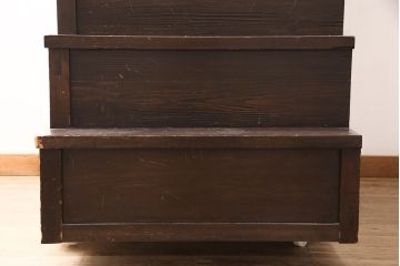 和製アンティーク　ヒノキ材製　多彩な収納が付いた2段重ね階段箪笥(時代箪笥、和タンス)(R-053157)