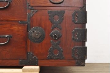 和製アンティーク　前面ケヤキ材　漆塗り　上質な和の空間づくりにぴったりの相馬箪笥(時代箪笥、仙台箪笥、和たんす、引き出し、チェスト)(R-053165)