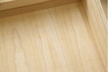 中古　北海道民芸家具　シックな色合いが大人の雰囲気を醸し出すチェスト(引き出し、整理タンス、収納タンス、衣装箪笥)(R-053183)