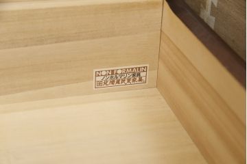 中古　北海道民芸家具　シックな色合いが大人の雰囲気を醸し出すチェスト(引き出し、整理タンス、収納タンス、衣装箪笥)(R-053183)