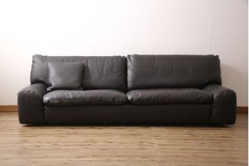 中古　美品　arflex(アルフレックス)　BENGODI(ベンゴディ)　本革　贅沢kなくつろぎの空間を演出する3人掛けレザーソファ(3Pソファ)(定価約230万円)(R-053184)