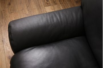 中古　美品　arflex(アルフレックス)　BENGODI(ベンゴディ)　本革　贅沢kなくつろぎの空間を演出する3人掛けレザーソファ(3Pソファ)(定価約230万円)(R-053184)