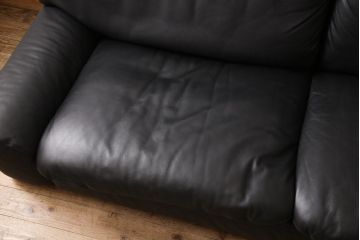 中古　美品　arflex(アルフレックス)　BENGODI(ベンゴディ)　本革　贅沢kなくつろぎの空間を演出する3人掛けレザーソファ(3Pソファ)(定価約230万円)(R-053184)