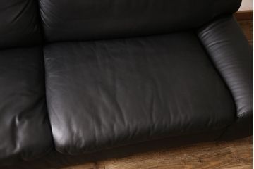 中古　美品　arflex(アルフレックス)　BENGODI(ベンゴディ)　本革　贅沢kなくつろぎの空間を演出する3人掛けレザーソファ(3Pソファ)(定価約230万円)(R-053184)