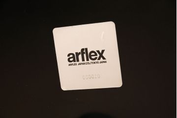 中古　美品　arflex(アルフレックス)　BENGODI(ベンゴディ)　本革　贅沢kなくつろぎの空間を演出する3人掛けレザーソファ(3Pソファ)(定価約230万円)(R-053184)