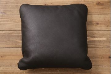 中古　美品　arflex(アルフレックス)　BENGODI(ベンゴディ)　本革　贅沢kなくつろぎの空間を演出する3人掛けレザーソファ(3Pソファ)(定価約230万円)(R-053184)