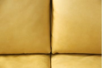 中古　GUCCI(グッチ)　Formitalia(フォルミタリア)　本革　目を惹く存在感で上質な空間づくりを叶えるレザーソファ(三人掛け、アームソファ)(定価約190万円)(R-053185)