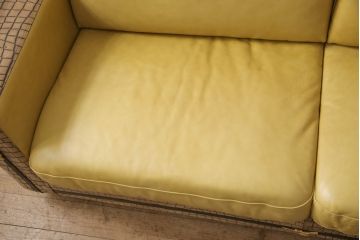 中古　GUCCI(グッチ)　Formitalia(フォルミタリア)　本革　目を惹く存在感で上質な空間づくりを叶えるレザーソファ(三人掛け、アームソファ)(定価約190万円)(R-053185)