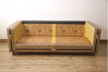 中古　GUCCI(グッチ)　Formitalia(フォルミタリア)　本革　目を惹く存在感で上質な空間づくりを叶えるレザーソファ(三人掛け、アームソファ)(定価約190万円)(R-053185)
