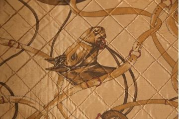 中古　GUCCI(グッチ)　Formitalia(フォルミタリア)　本革　目を惹く存在感で上質な空間づくりを叶えるレザーソファ(三人掛け、アームソファ)(定価約190万円)(R-053185)