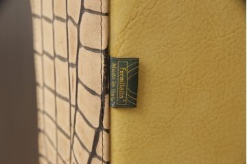 中古　GUCCI(グッチ)　Formitalia(フォルミタリア)　本革　目を惹く存在感で上質な空間づくりを叶えるレザーソファ(二人掛け、アームソファ)(定価約160万円)(R-053186)