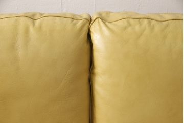 中古　GUCCI(グッチ)　Formitalia(フォルミタリア)　本革　目を惹く存在感で上質な空間づくりを叶えるレザーソファ(二人掛け、アームソファ)(定価約160万円)(R-053186)