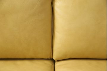 中古　GUCCI(グッチ)　Formitalia(フォルミタリア)　本革　目を惹く存在感で上質な空間づくりを叶えるレザーソファ(二人掛け、アームソファ)(定価約160万円)(R-053186)