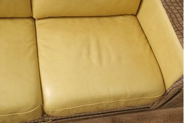 中古　GUCCI(グッチ)　Formitalia(フォルミタリア)　本革　目を惹く存在感で上質な空間づくりを叶えるレザーソファ(二人掛け、アームソファ)(定価約160万円)(R-053186)