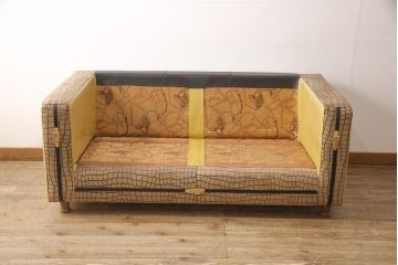 中古　GUCCI(グッチ)　Formitalia(フォルミタリア)　本革　目を惹く存在感で上質な空間づくりを叶えるレザーソファ(二人掛け、アームソファ)(定価約160万円)(R-053186)