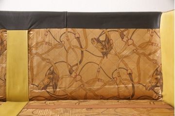 中古　GUCCI(グッチ)　Formitalia(フォルミタリア)　本革　目を惹く存在感で上質な空間づくりを叶えるレザーソファ(二人掛け、アームソファ)(定価約160万円)(R-053186)
