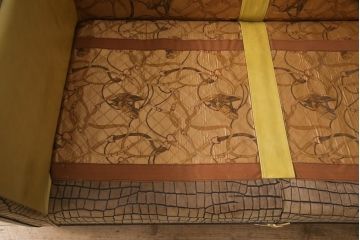 中古　GUCCI(グッチ)　Formitalia(フォルミタリア)　本革　目を惹く存在感で上質な空間づくりを叶えるレザーソファ(二人掛け、アームソファ)(定価約160万円)(R-053186)