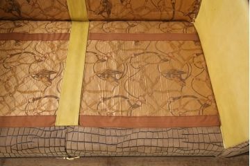 中古　GUCCI(グッチ)　Formitalia(フォルミタリア)　本革　目を惹く存在感で上質な空間づくりを叶えるレザーソファ(二人掛け、アームソファ)(定価約160万円)(R-053186)