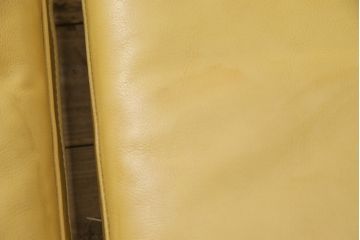 中古　GUCCI(グッチ)　Formitalia(フォルミタリア)　本革　目を惹く存在感で上質な空間づくりを叶えるレザーソファ(二人掛け、アームソファ)(定価約160万円)(R-053186)