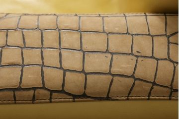 中古　GUCCI(グッチ)　Formitalia(フォルミタリア)　本革　目を惹く存在感で上質な空間づくりを叶えるレザーソファ(一人掛け、アームソファ)(定価約60万円)(R-053187)
