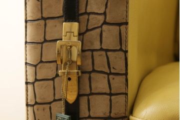 中古　GUCCI(グッチ)　Formitalia(フォルミタリア)　本革　目を惹く存在感で上質な空間づくりを叶えるレザーソファ(一人掛け、アームソファ)(定価約60万円)(R-053187)
