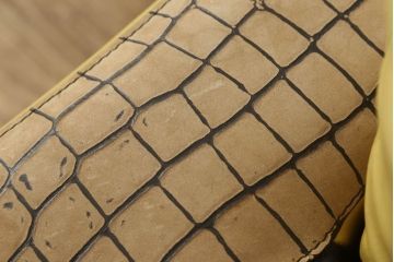 中古　GUCCI(グッチ)　Formitalia(フォルミタリア)　本革　目を惹く存在感で上質な空間づくりを叶えるレザーソファ(一人掛け、アームソファ)(定価約60万円)(R-053187)