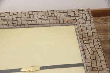 中古　GUCCI(グッチ)　Formitalia(フォルミタリア)　本革　目を惹く存在感で上質な空間づくりを叶えるセンターテーブル(リビングテーブル、ローテーブル)(定価約70万円)(R-053188)