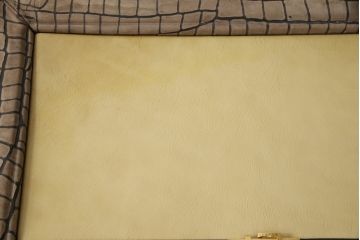 中古　GUCCI(グッチ)　Formitalia(フォルミタリア)　本革　目を惹く存在感で上質な空間づくりを叶えるセンターテーブル(リビングテーブル、ローテーブル)(定価約70万円)(R-053188)
