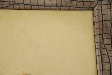中古　GUCCI(グッチ)　Formitalia(フォルミタリア)　本革　目を惹く存在感で上質な空間づくりを叶えるセンターテーブル(リビングテーブル、ローテーブル)(定価約70万円)(R-053188)
