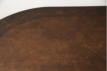 中古　イタリア家具　ス・ミズーラ(SU MISURA)　Brianza(ブリアンツァ)　脚の彫刻が目を惹くクラシカルな佇まいのダイニングテーブル(4人掛け、6人掛け)(R-053189)