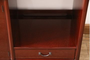 中古　美品　高級品　香川漆器　伝統工芸士 西岡寛治作　総漆塗り　滑らかで品のある漆塗りが美しい飾り棚(定価約70万円)(茶棚、茶箪笥、収納棚)(R-053197)