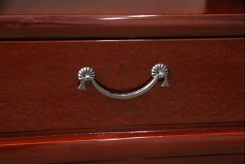 中古　美品　高級品　香川漆器　伝統工芸士 西岡寛治作　総漆塗り　滑らかで品のある漆塗りが美しい飾り棚(定価約70万円)(茶棚、茶箪笥、収納棚)(R-053197)