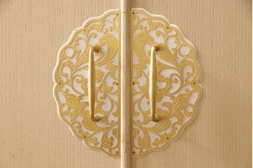 中古　国産手造り　関西系　繊細な意匠が施された引手が魅力的な総桐箪笥(桐たんす、和タンス、着物箪笥、引き出し)(R-053201)