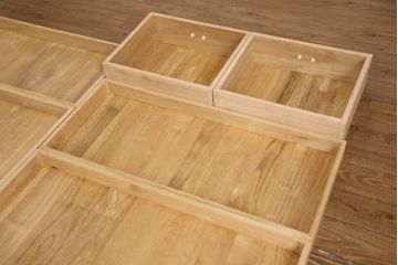中古　国産　工芸家具　ケヤキ材　蒔絵　朱塗りが美しい和箪笥(総桐箪笥、桐たんす、着物箪笥、引き出し)(定価約120万円)(R-053207)