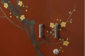 中古　国産　工芸家具　ケヤキ材　蒔絵　朱塗りが美しい和箪笥(総桐箪笥、桐たんす、着物箪笥、引き出し)(定価約120万円)(R-053207)