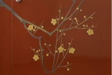 中古　国産　工芸家具　ケヤキ材　蒔絵　朱塗りが美しい和箪笥(総桐箪笥、桐たんす、着物箪笥、引き出し)(定価約120万円)(R-053207)