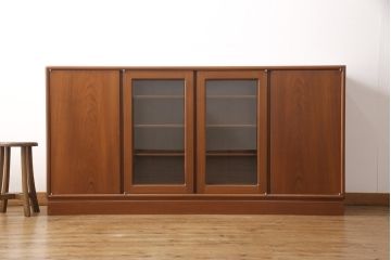 和製ビンテージ　北欧デザイン　チーク材　洗練されたシンプルさが魅力的なサイドボード(収納棚、リビングボード、キャビネット、ヴィンテージ)(R-053208)