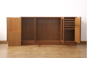 和製ビンテージ　北欧デザイン　チーク材　洗練されたシンプルさが魅力的なサイドボード(収納棚、リビングボード、キャビネット、ヴィンテージ)(R-053208)