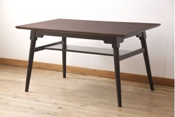 ビンテージ家具　松本民芸家具　落ち着きのある上品さが魅力的な棚付きダイニングテーブル(食卓、2人掛け、4人掛け、ヴィンテージ)(R-053211)