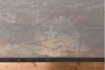 ビンテージ家具　松本民芸家具　挽き物加工の意匠が上品なアクセントになる棚付きダイニングテーブル(食卓、2人掛け、4人掛け、ヴィンテージ)(R-053212)