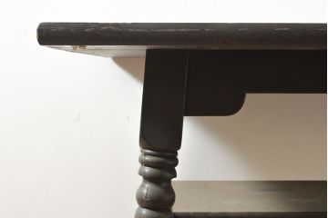 ビンテージ家具　松本民芸家具　挽き物加工の意匠が上品なアクセントになる棚付きダイニングテーブル(食卓、2人掛け、4人掛け、ヴィンテージ)(R-053212)