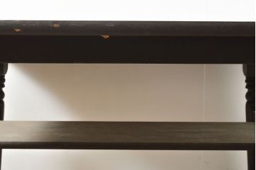 ビンテージ家具　松本民芸家具　挽き物加工の意匠が上品なアクセントになる棚付きダイニングテーブル(食卓、2人掛け、4人掛け、ヴィンテージ)(R-053212)