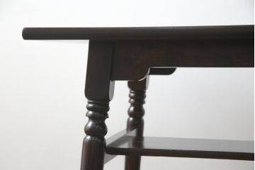ビンテージ家具　松本民芸家具　洗練された佇まいが上品な棚付きダイニングテーブル(食卓、2人掛け、4人掛け、ヴィンテージ)(R-053213)
